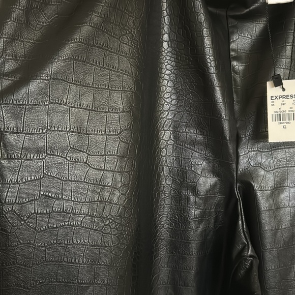NWT Express Black Faux Leather Snakeskin Animal Print Lightweight Pant Size XL - Picture 5 of 6